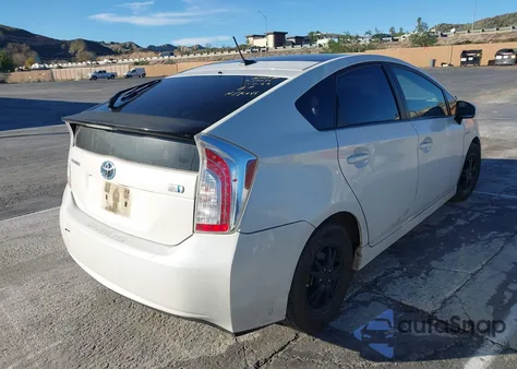 2015 Toyota Prius Three z USA, uszkodzony, nr VIN JTDKN3DU5F1914191
